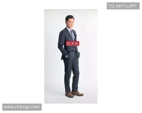 绿茵巨星西装风采典藏挂画展现优雅与力量