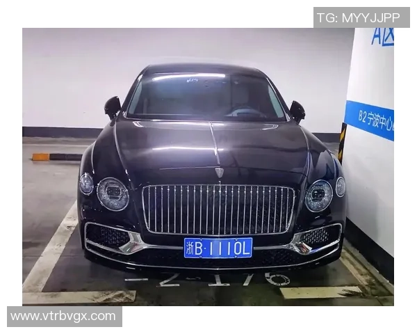 足球明星豪车宾利的奢华之选与球场外的精致生活方式