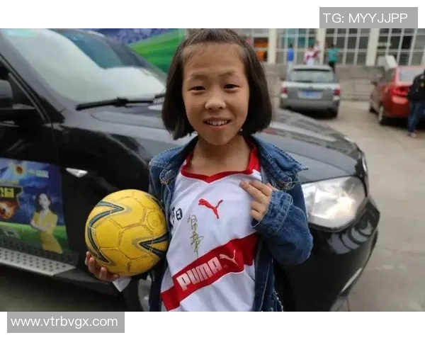 足球星书包引领时尚潮流 精选设计让孩子们与球场梦想同行